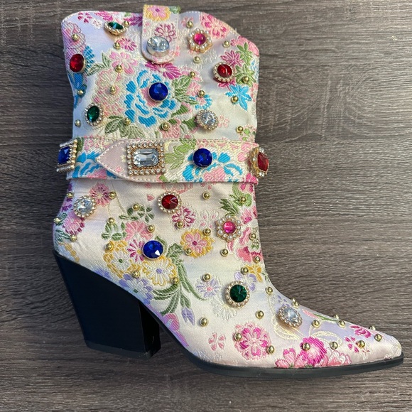 Azalea Wang Diligent Bone boots - 8.5 - Picture 4 of 8